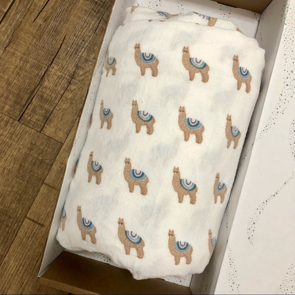Used Queen Flannel Alpaca Fitted & Top Sheet